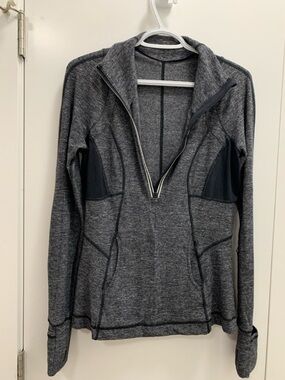 Lululemon women’s Gray Athletic Half-Zip Pullover size 8